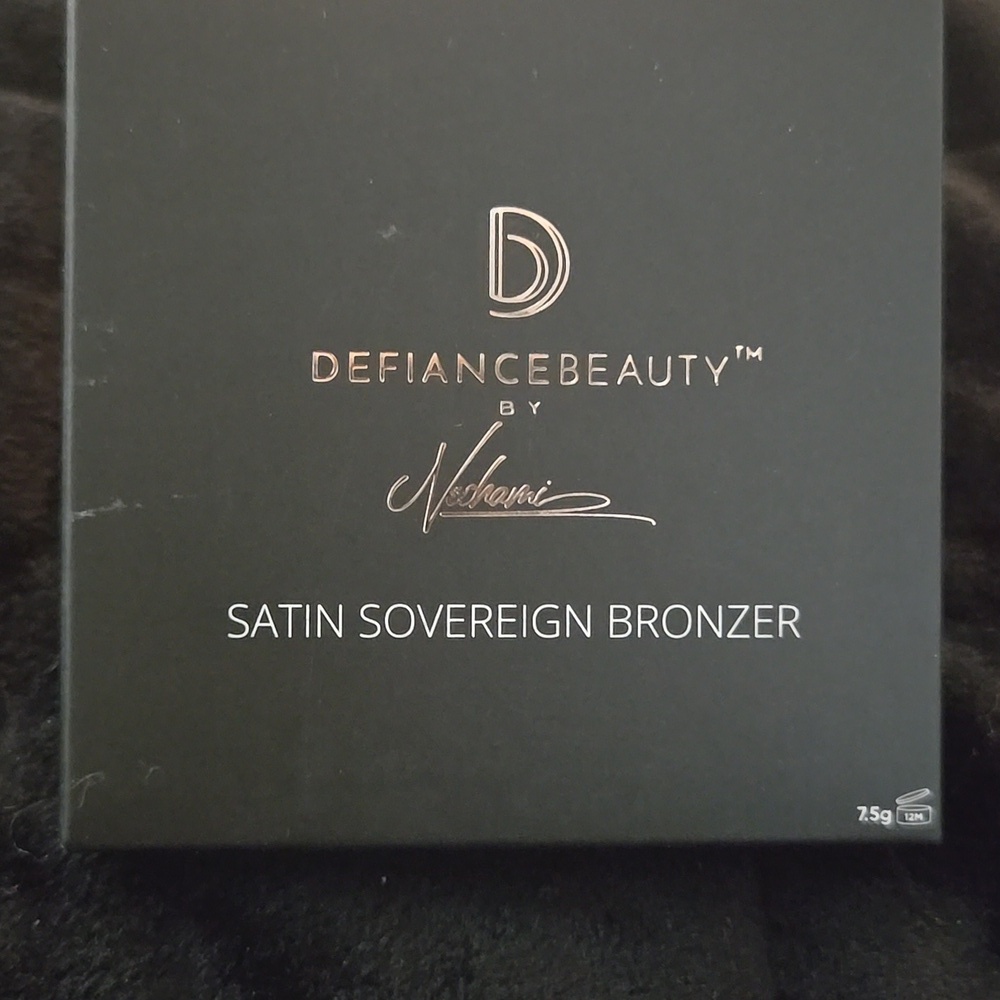 DEFIANCE BEAUTY Satin Sovereign Bronzerin Color:Immortal Envy NEW IN BOX - Picture 4 of 5